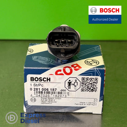 Bosch 0281006187 RDS4.2 rail pressure sensor 3-pin connector top view on Bosch box for Renault Nissan 2.0 dCi M9R