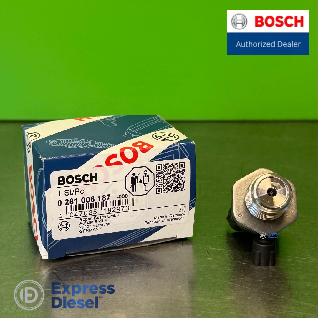 Bosch 0281006187 rail pressure sensor M18 x 1.5 thread and high-pressure inlet bore detail for Renault Nissan 2.0 dCi M9R