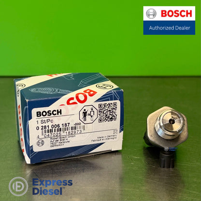 Bosch 0281006187 rail pressure sensor M18 x 1.5 thread and high-pressure inlet bore detail for Renault Nissan 2.0 dCi M9R
