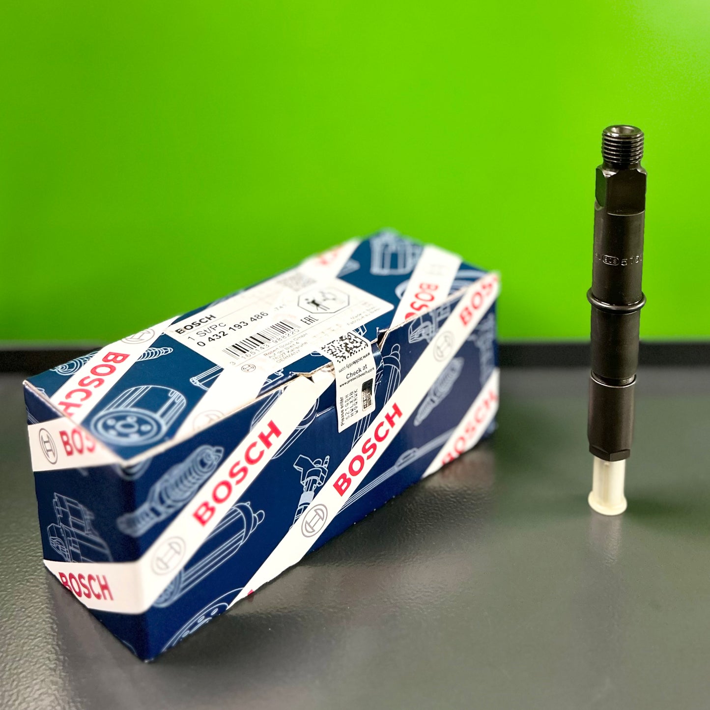 Fuel Injector Bosch New for Deutz BF4M2012 KHD Volvo BL60 BL71 02113133 24425916