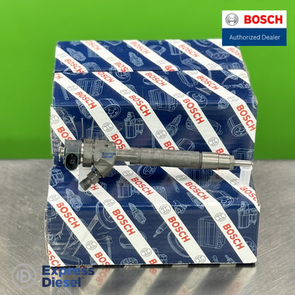 Side view of genuine Bosch 0445110203 common rail injector high-pressure inlet for Mercedes-Benz OM612 2.7 CDI
