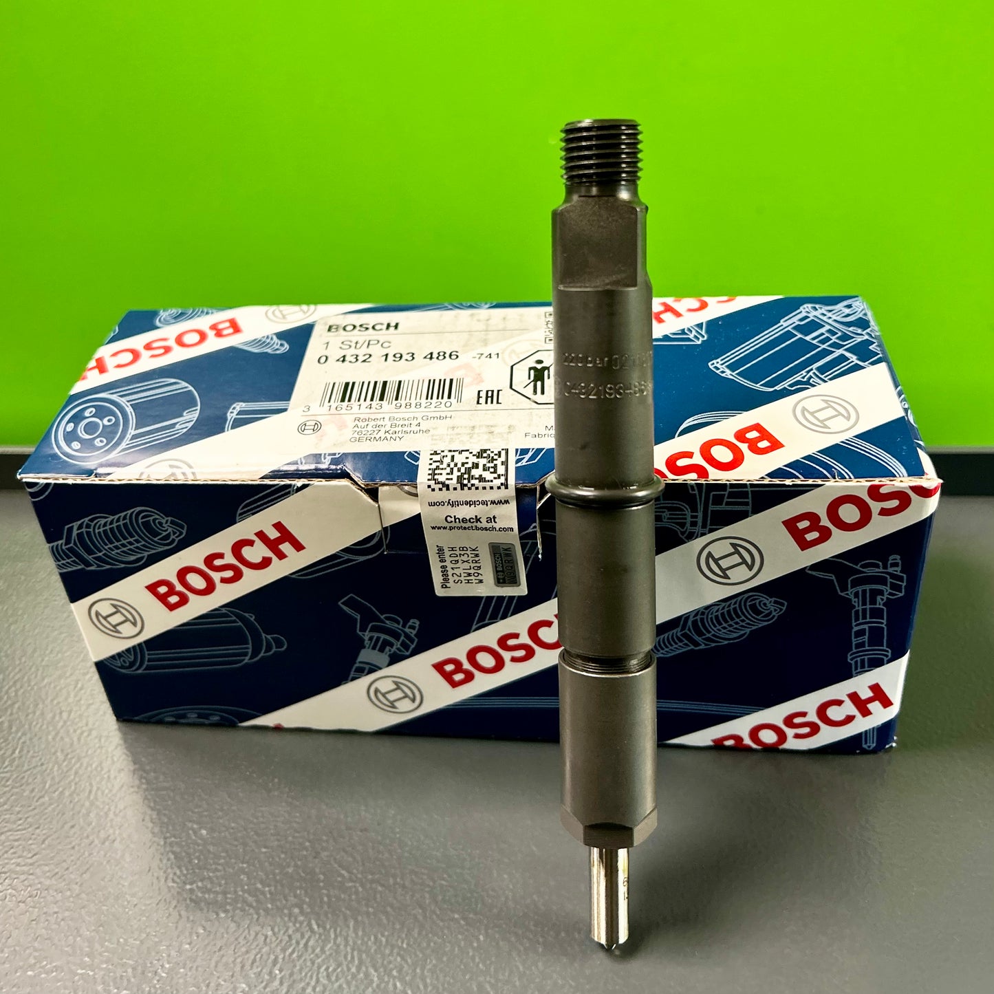 Fuel Injector Bosch New for Deutz BF4M2012 KHD Volvo BL60 BL71 02113133 24425916